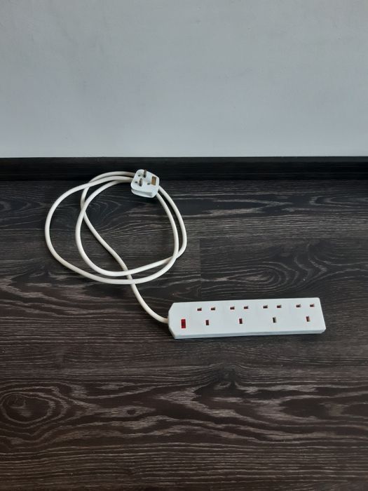 Prelungitor priza UK .