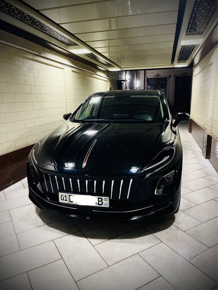 Hongqi e-qm5  2024 yil , 17000 probek Toza 431 km
