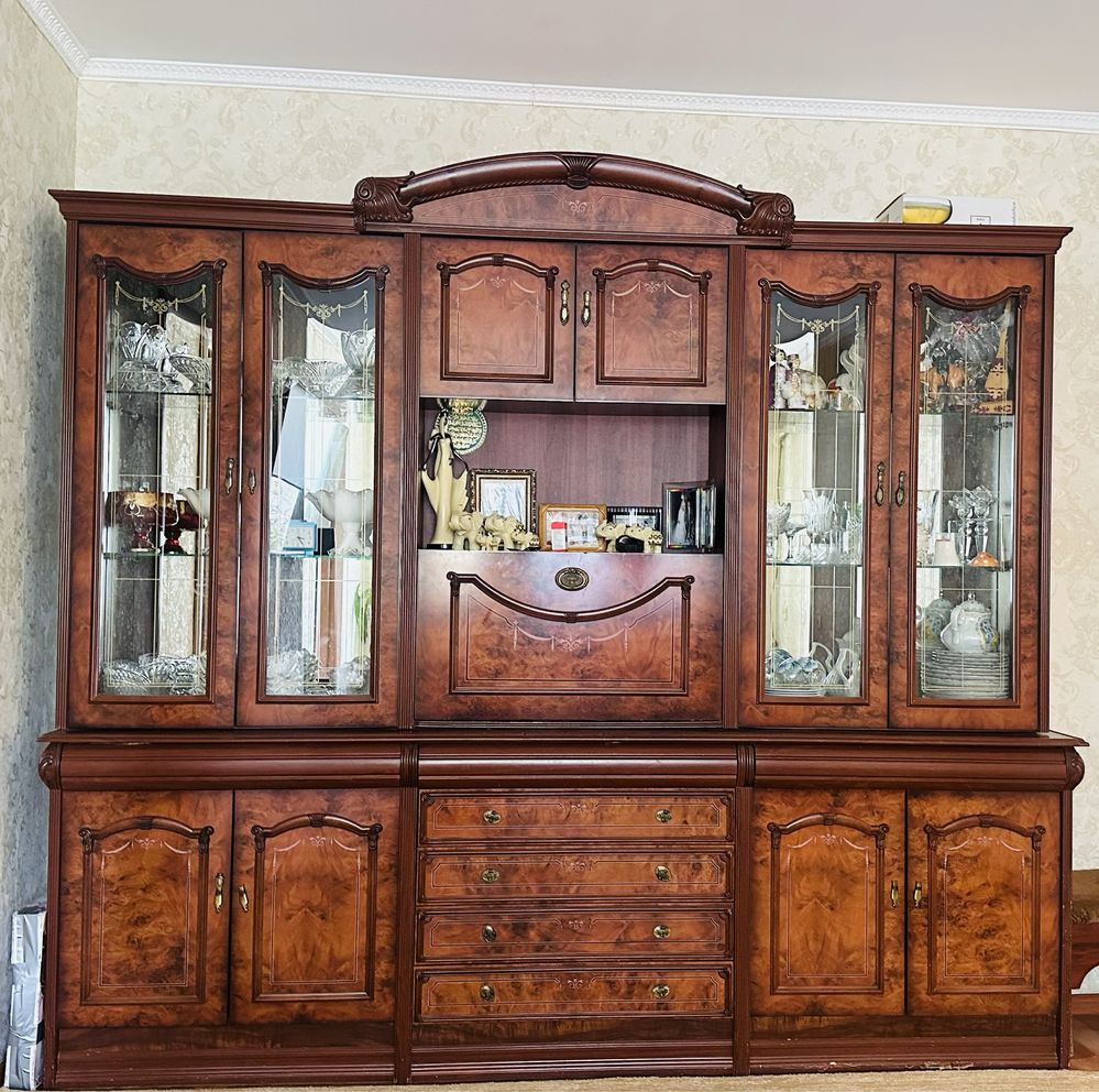 Продам стенку цена 100000
