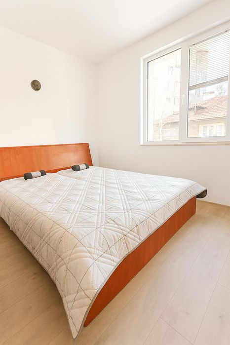 Тристаен апартамент под наем в Център