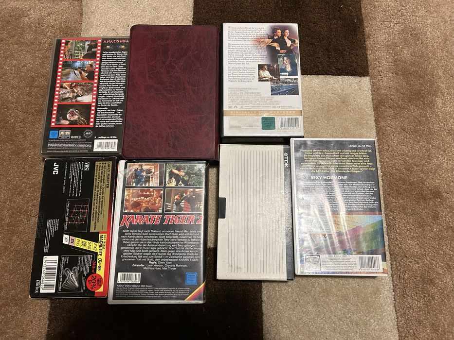 VHS videocasete casete cu filme pentru inregistrare video recorder