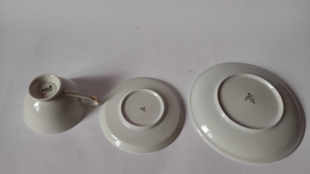 Един прекрасен троен сет за чай/дълго кафе от фин порцелан