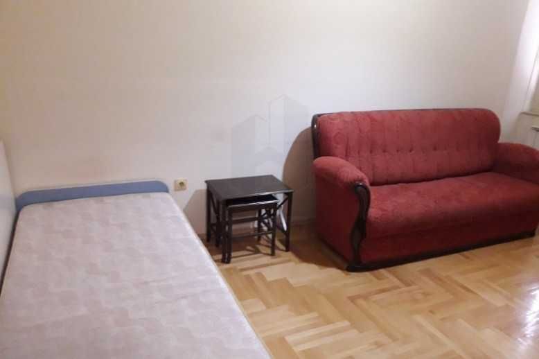 Дава се под наем Тристаен апартамент в Пловдив, Каменица 1 - 84 кв.м за 239.7 € - Снимка #2