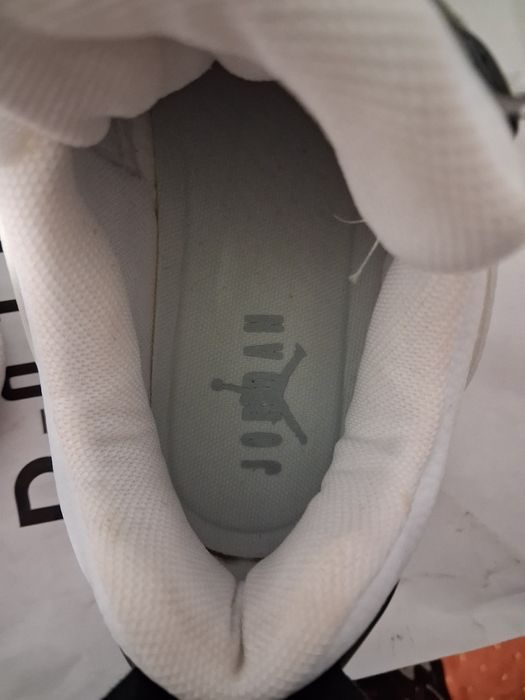 Adidași noi fără eticheta