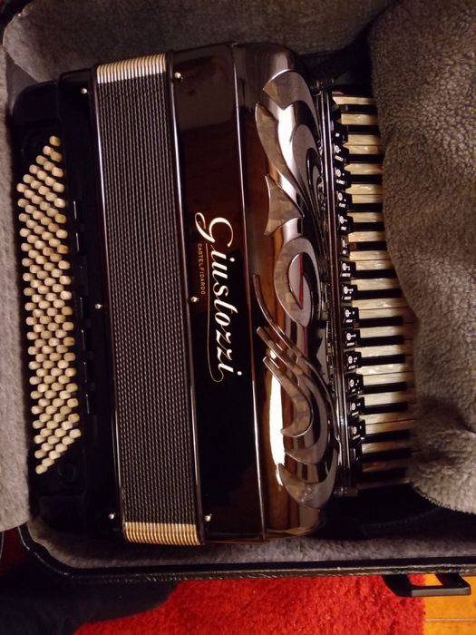 Acordeon Giustozzi 5/5 - cassotto dublu - amplificare Musictech - 2023
