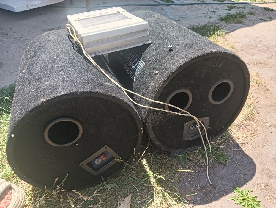 Subwoofere mari cu statie