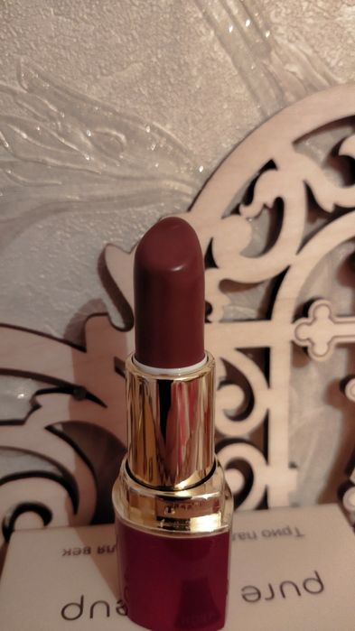 Помада коричневая мягкая матовая