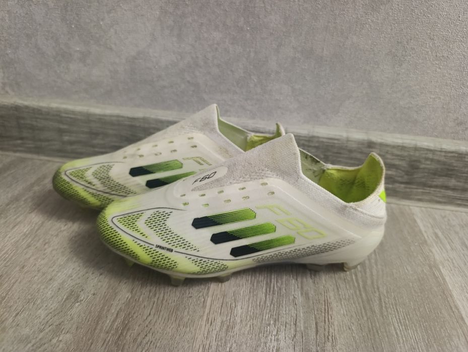 Продаю футбольные бутсы