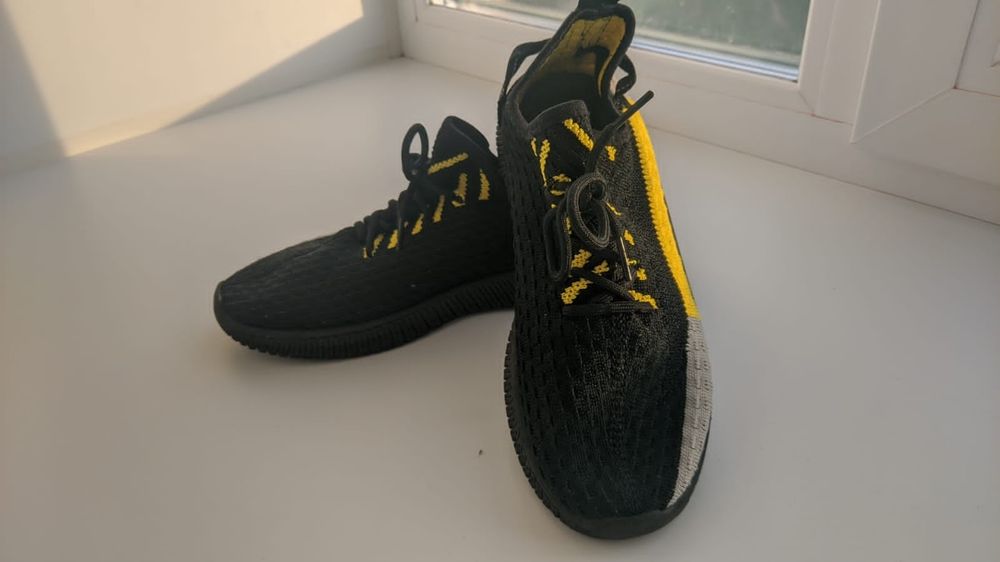 Продаются кроссовки 40р.за 1000тг