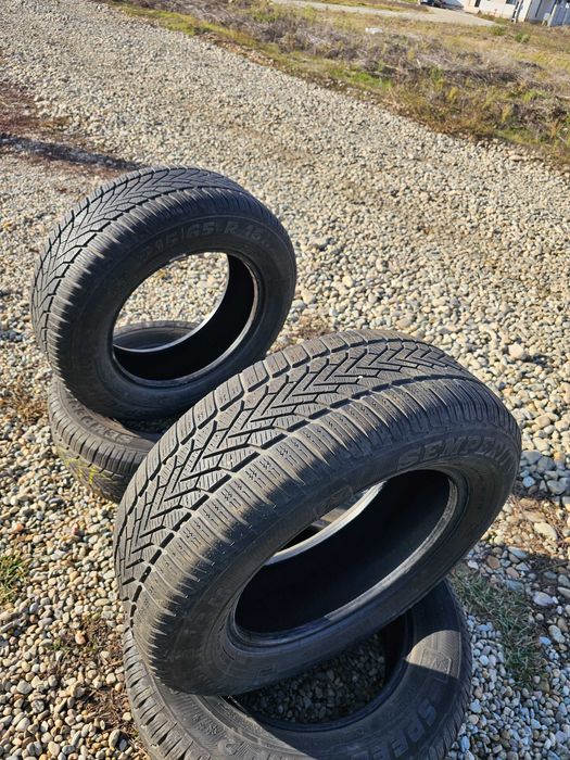 Vând set de 4 anvelope de iarna, Semperit, 215 65 16