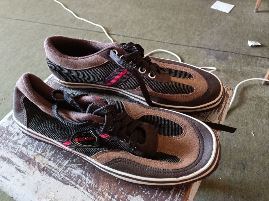 Продаю кеды 39р новые то