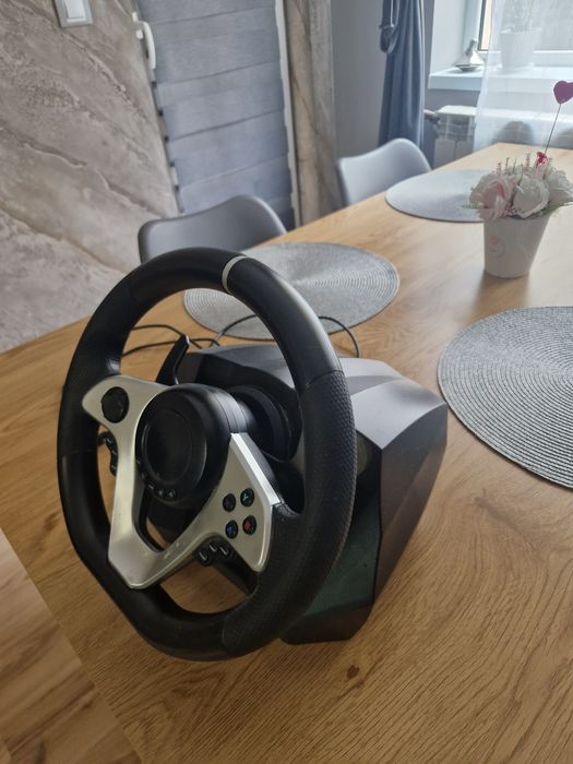 Волан със педали и дръжки