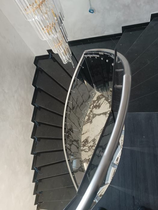 Balustrade din sticlă clară sau colorată securizată sau laminată