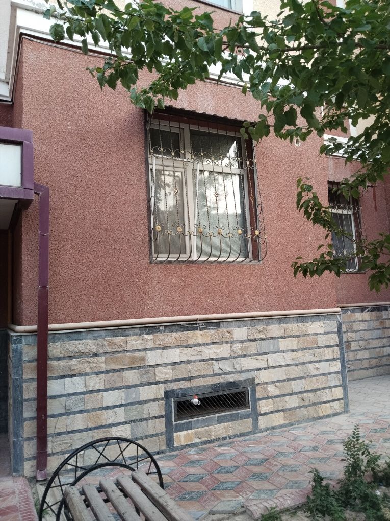 Uy sotiladi srochna