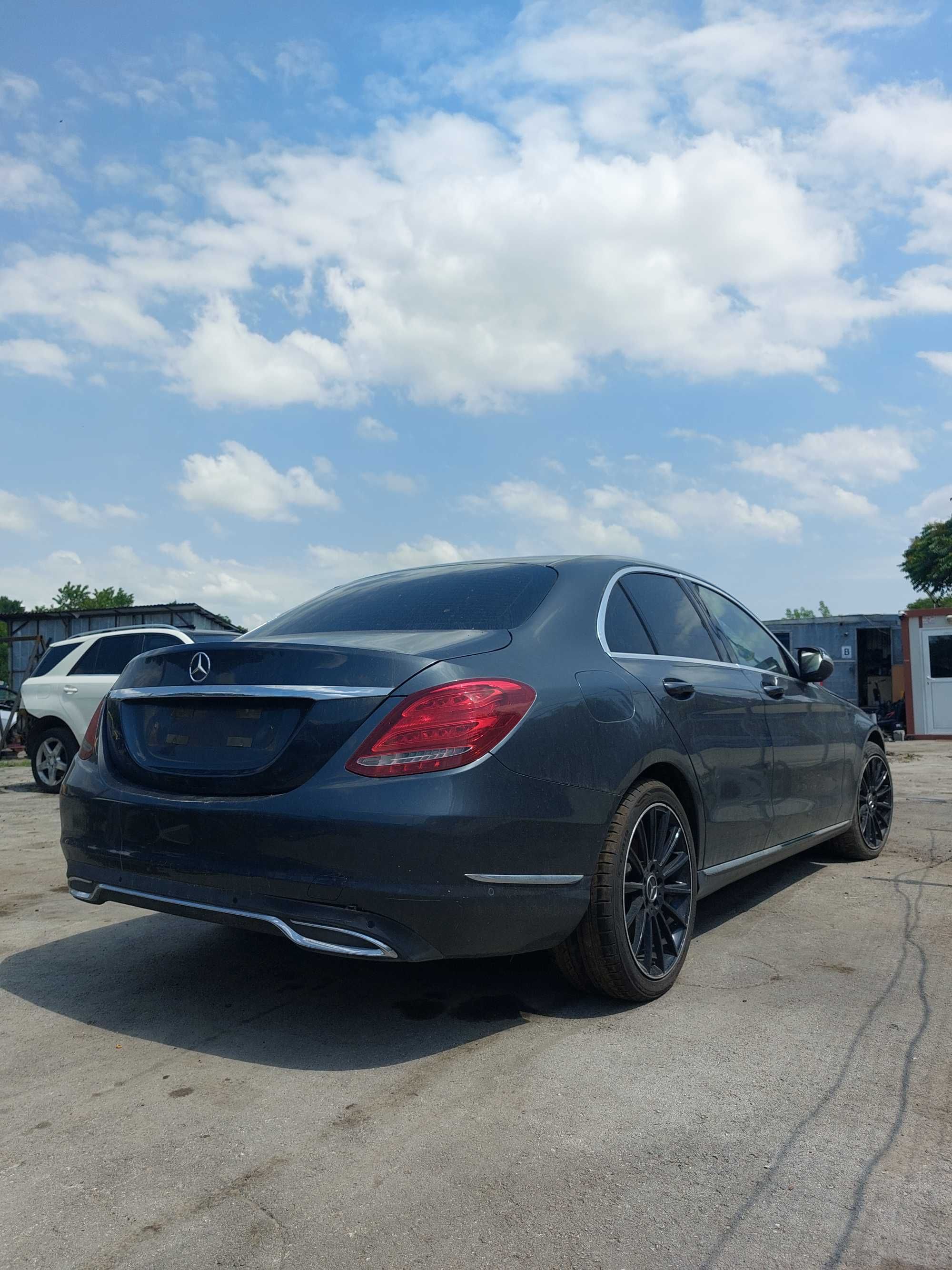 На Части: Mercedes-Benz W205 C220 CDI 170 к.с. SPORT ПАКЕТ