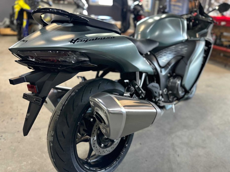 Suzuki Hayabusa GSX-R 1300 R - Suzuki Constanta by EST BIKE