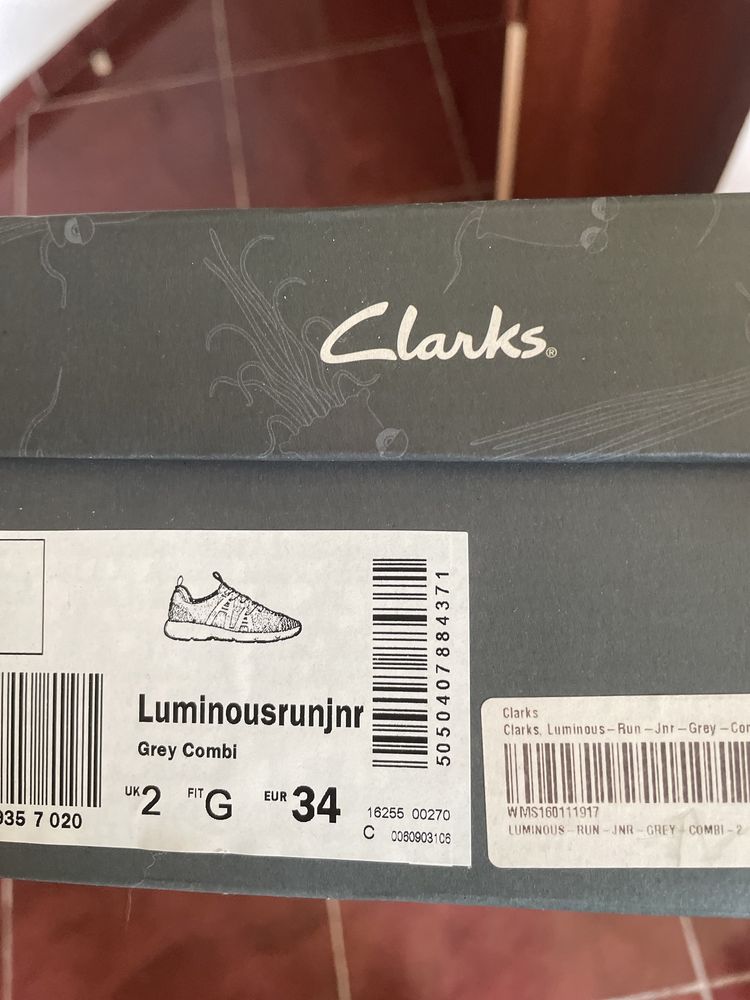 Pantofi sport noi, Clarks Junior 34 unisex. Adidași, sneakers
