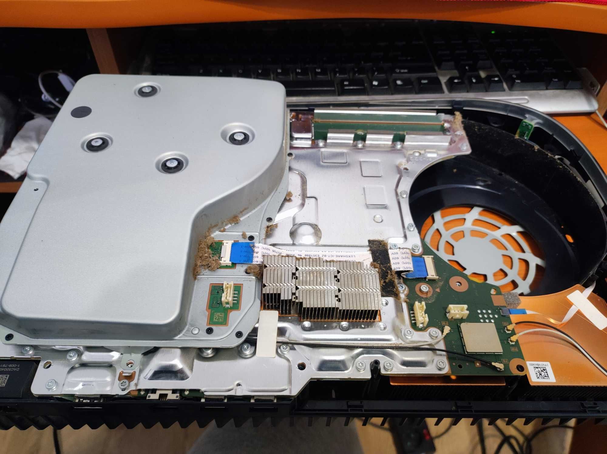 Curatare si inlocuire pasta termica PS4 PS5  Xbox Laptop PC