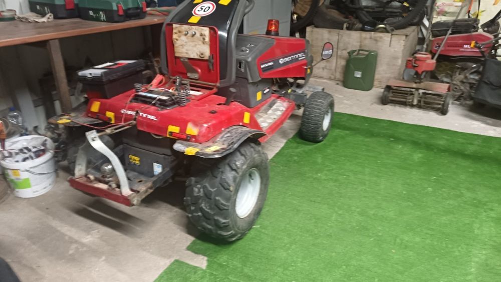 Tractoraș de grădină