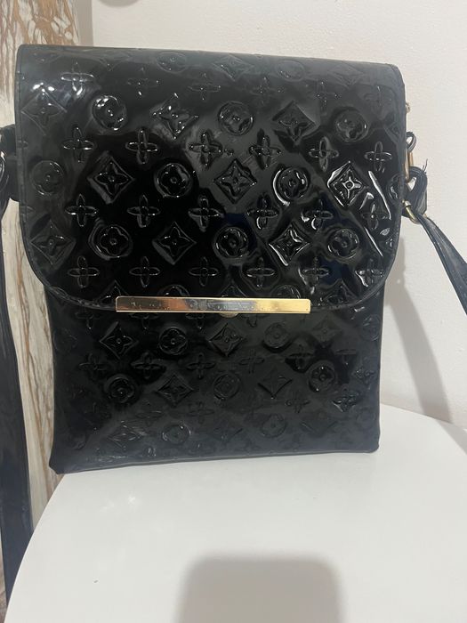 Дамска лачена чанта с принт Louis Vuitton