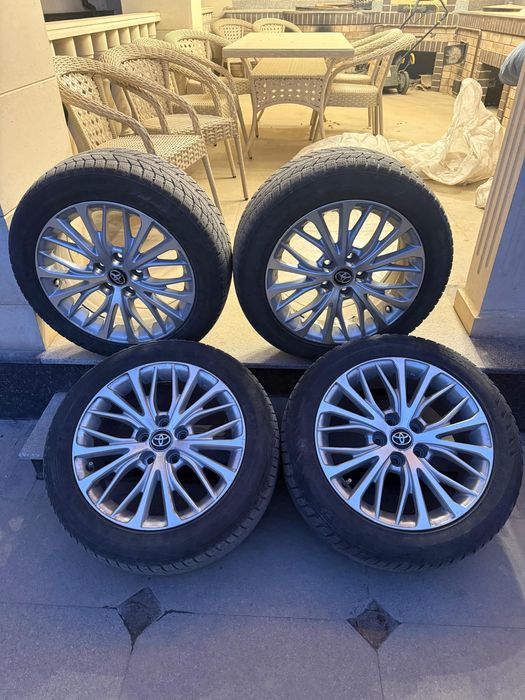 Камри 70 оригинал комлпект дисков с зимней резиной