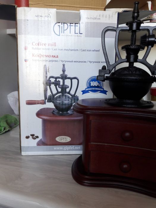 Кофемолка ручная от Gipfel