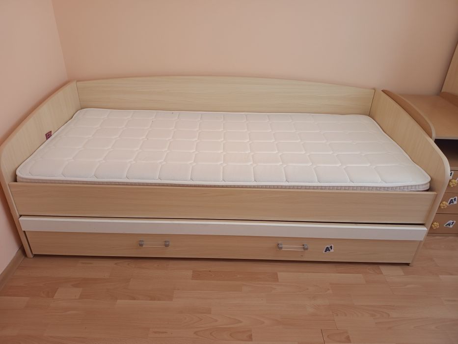 Комплект Единично легло с гардероб