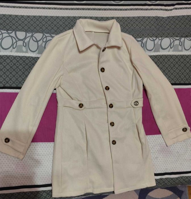 Дамско палто - ново. Размер S отговаря на М. Подходящ за пролет, есен