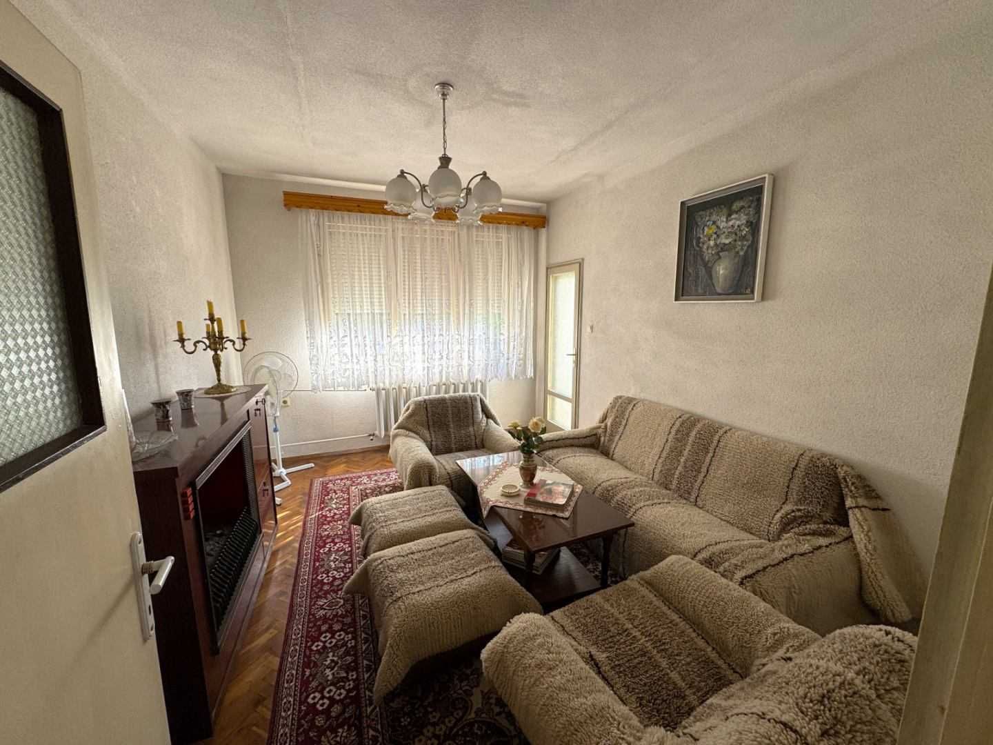 Многостаен апартамент с гараж, механа и топ локация в центъра на града
