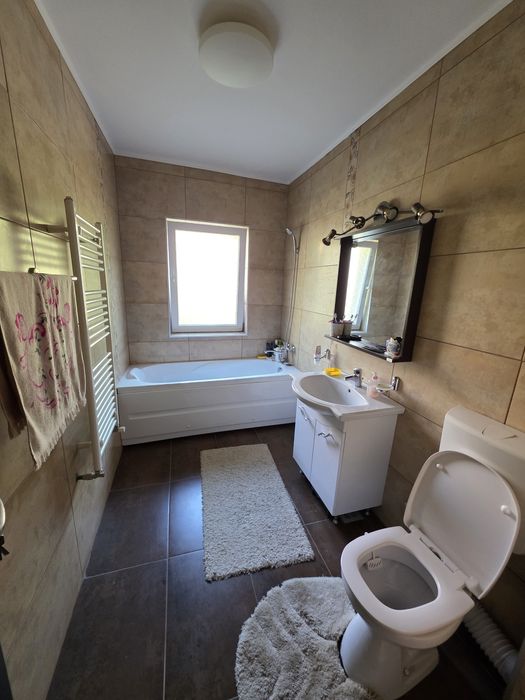 PF închiriez apt 4 cam, et. 1/4, 2 bai, 82 mp + 20 mp 2 balcoane