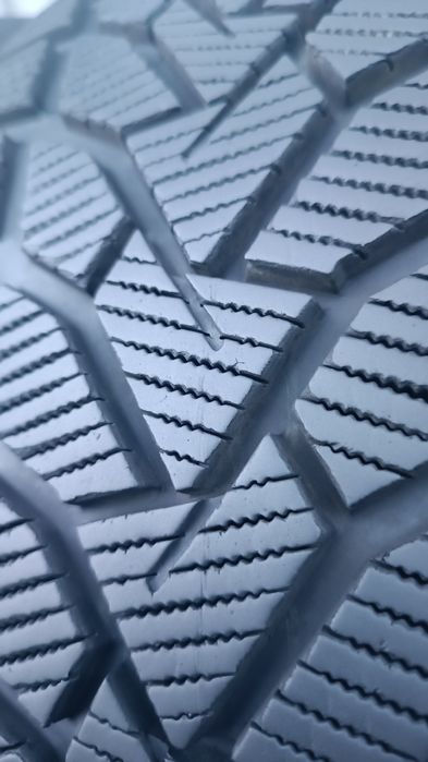 225/55/17 Uniroyal Дот 2423