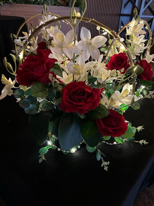 De vanzare -set 30 aranjamente florale artificiale pentru evenimente