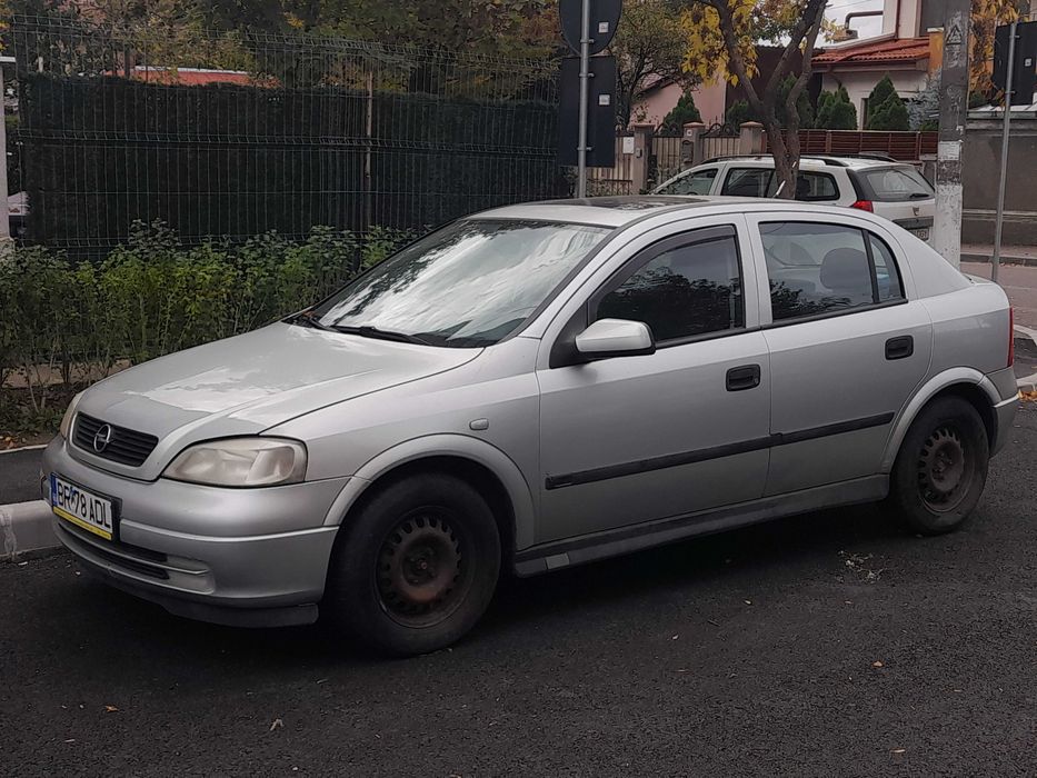 Vand autoturism Opel astra 1,6 benzina 2004
