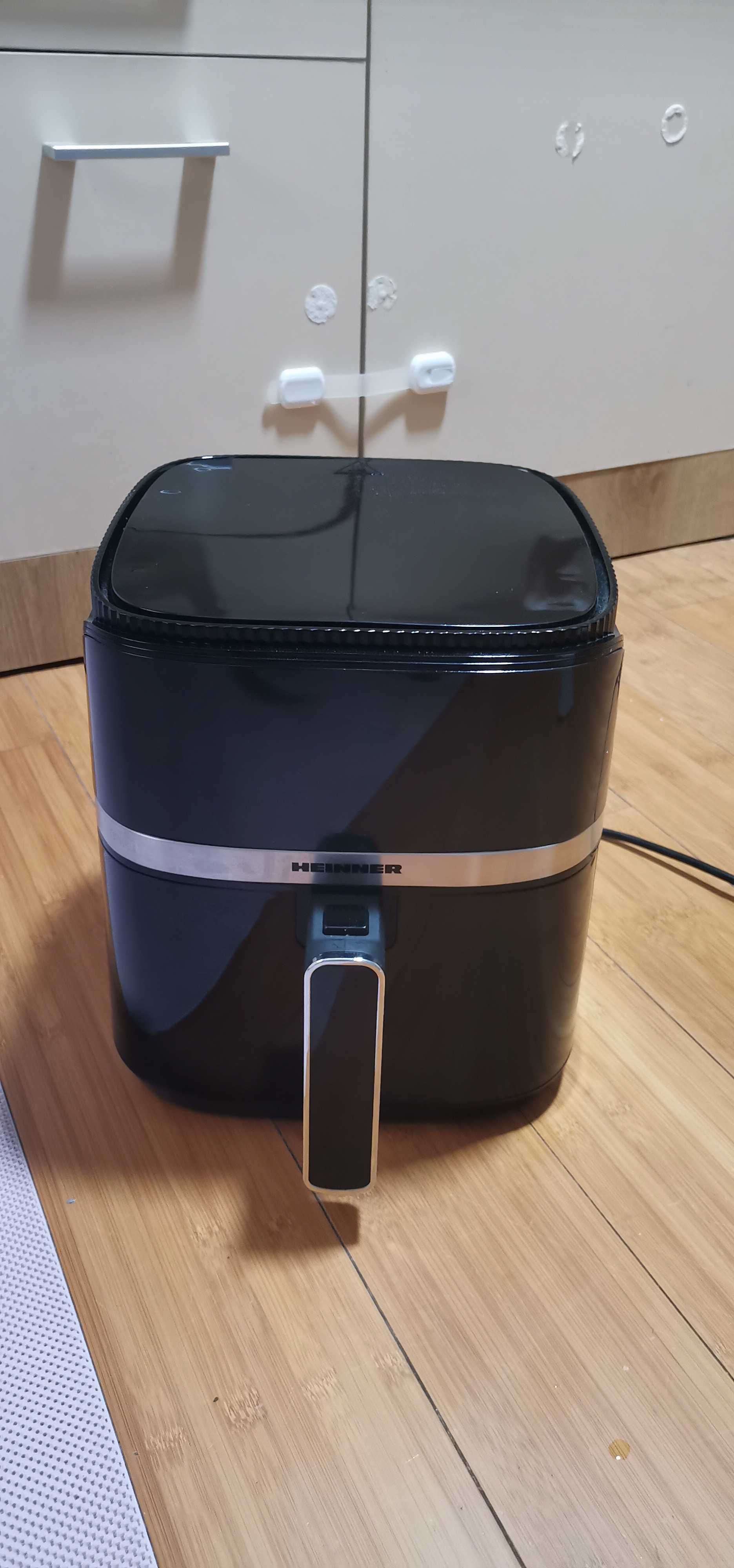 Vând Friteuza cu aer cald Heinner Varietyfry Airfryer