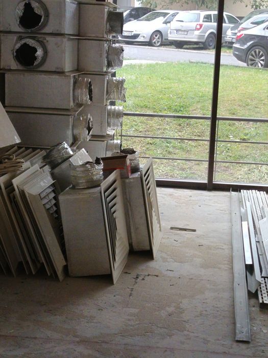 Anemostate de aluminiu de culoare crem