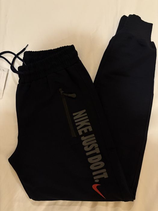 pantaloni nike M