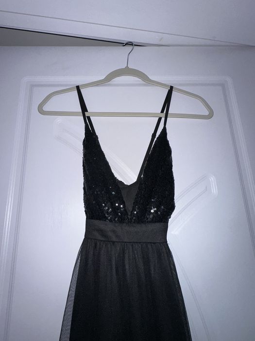 Чесрна дълга тюлена рокрля с пайети