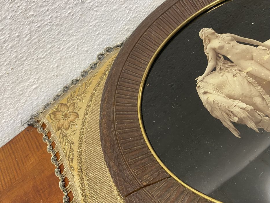 Стара френска рамка с дърворезба