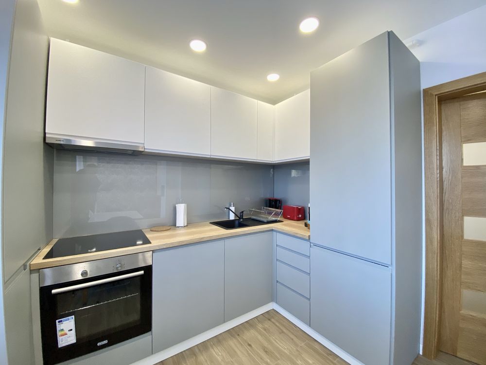 Inchiriez apartament 2 camere Plopilor,zona Platinia