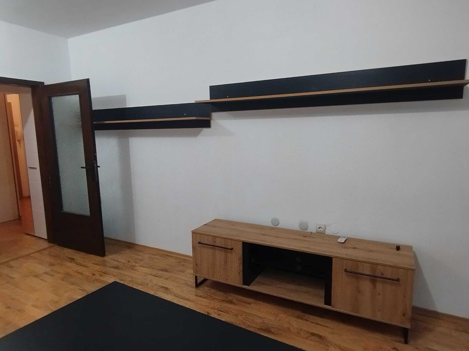 Дава се под наем Двустаен апартамент в Бургас, Славейков - 45 кв.м за 300 € - Снимка #1