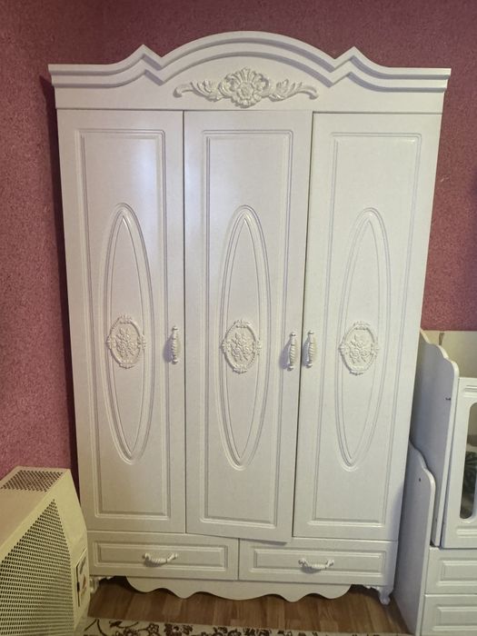 Bolalar krovati va shkafi