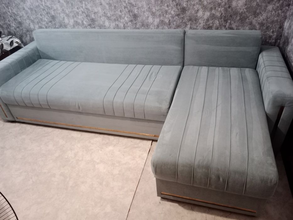 Продам диван угловой