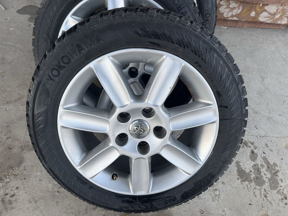 Диски с зимними шинами щипованные 16 размер , шипы R16