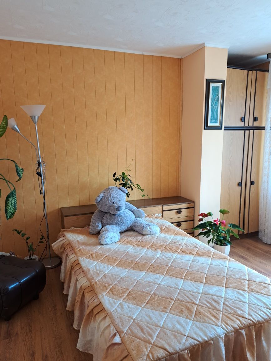 Продавам четиристаен апартамент