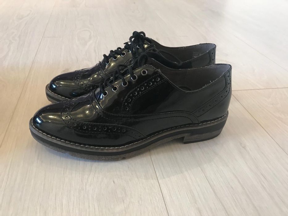 Дамски обувки лачени