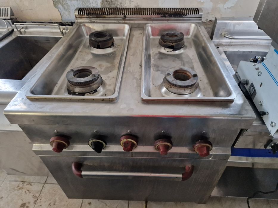 Aragaz 4-6 ochiuri cu suport,  la 380v, sau pe gaz