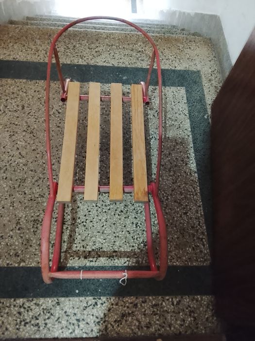 Продавам детска шейна