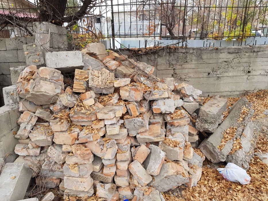 Кирпичи, лом кирпичный