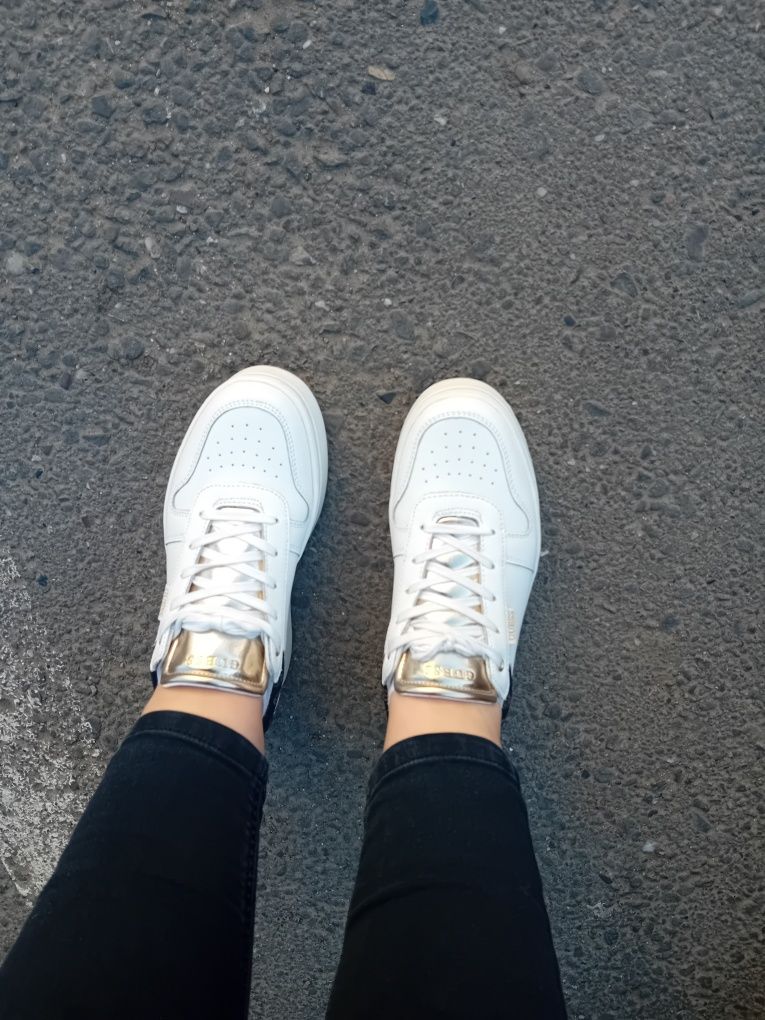 Adidași Guess damă