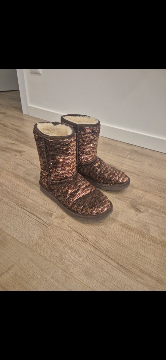 Оригинални UGG боти, лимитирани, номер 38
